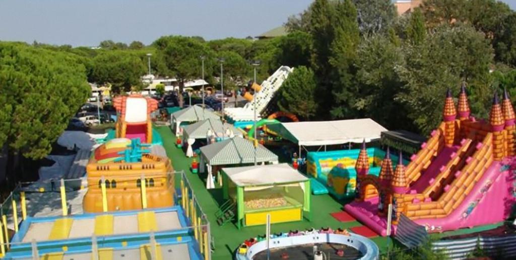 Appartamenti Cristina Carraro Immobiliare - Family Apartments Lido di Jesolo Buitenkant foto